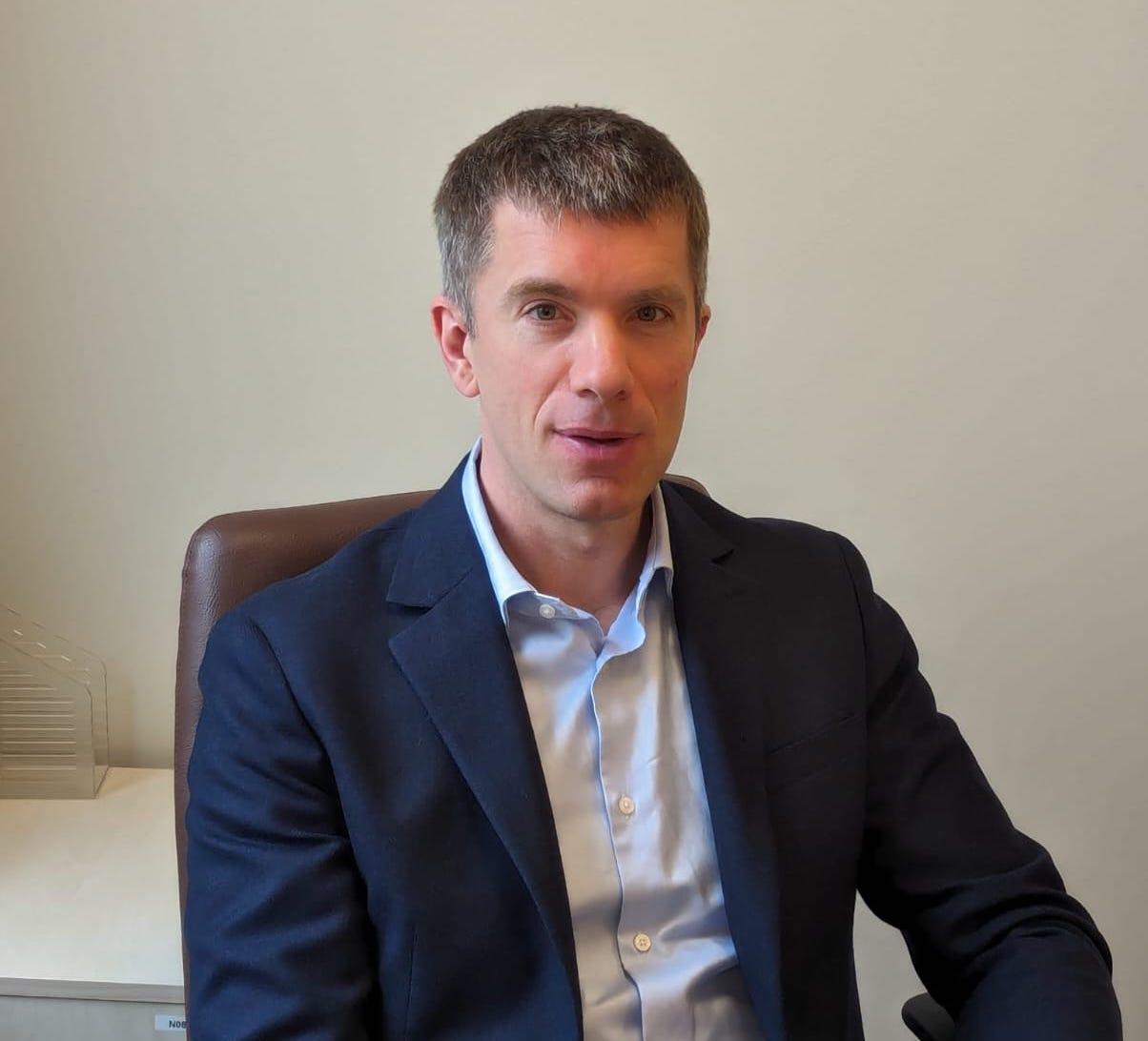 Bij neuroloog dr. Pascal Proot kan je snel terecht met aandoeningen aan de zenuwen, spieren, hersenen of rug. Bij neuroloog dr. Pascal Proot kan je snel terecht met aandoeningen aan de zenuwen,\nspieren, hersenen of rug.