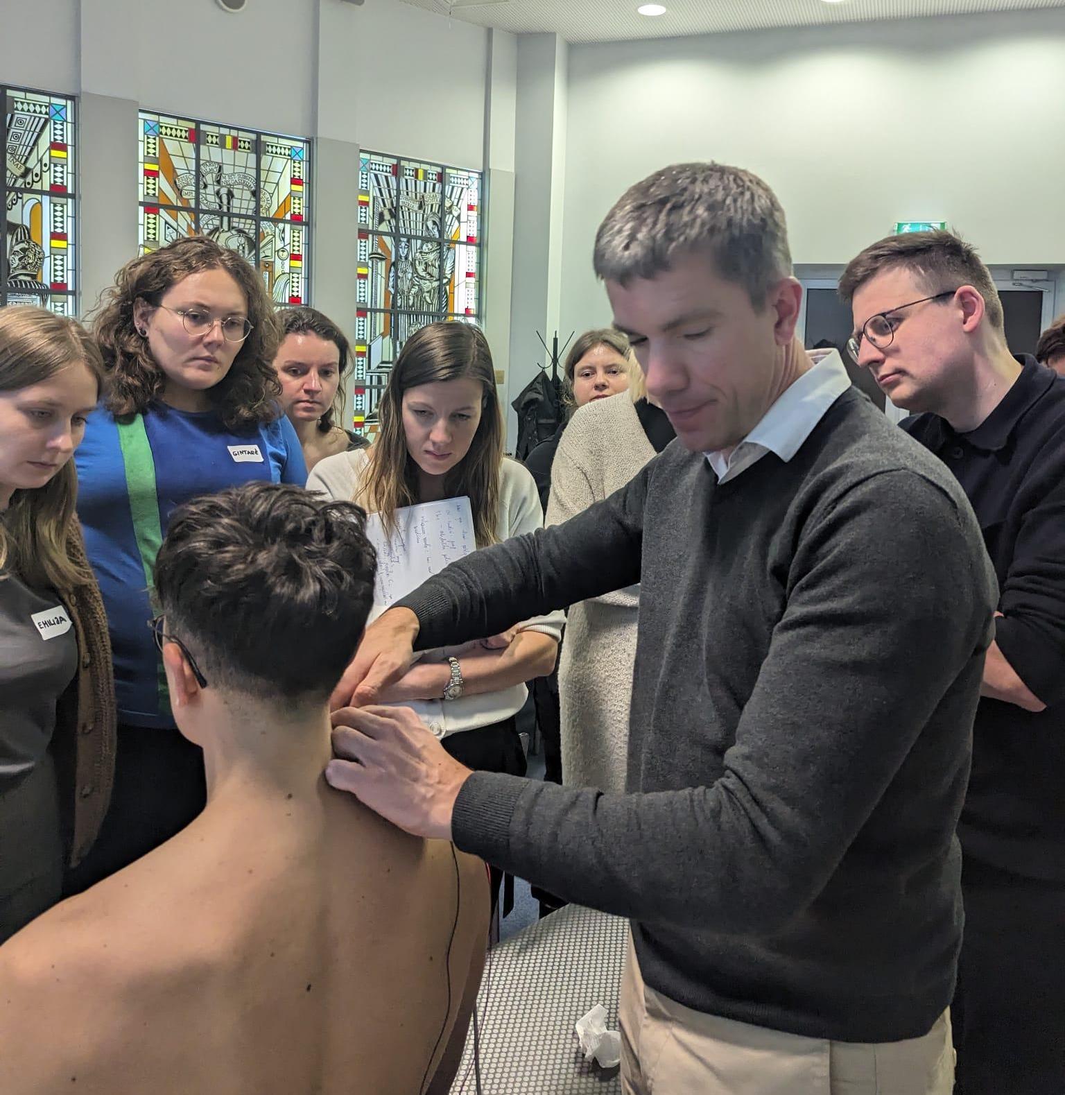 Dr. Pascal Proot, neuroloog, biedt in de omgeving van Gent hulp bij neurologische aandoeningen. Dr. Pascal Proot, neuroloog, biedt in de omgeving van Gent hulp bij neurologische\naandoeningen.